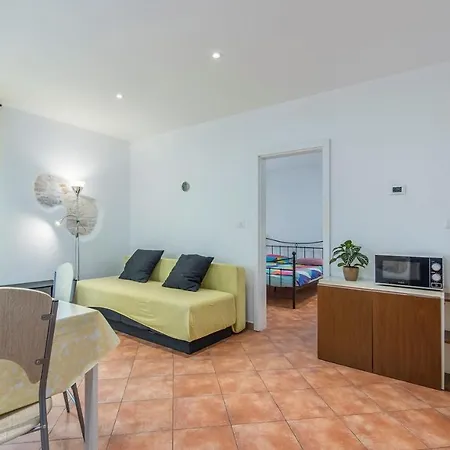 Complex Iris Guest house