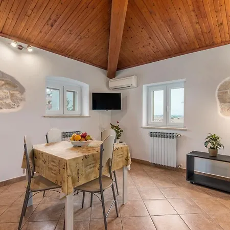 Gasthuis Complex Iris Poreč