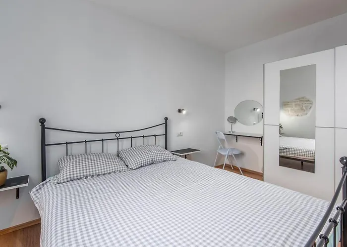 Complex Iris ゲストハウス