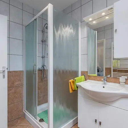 Complex Iris Guest house